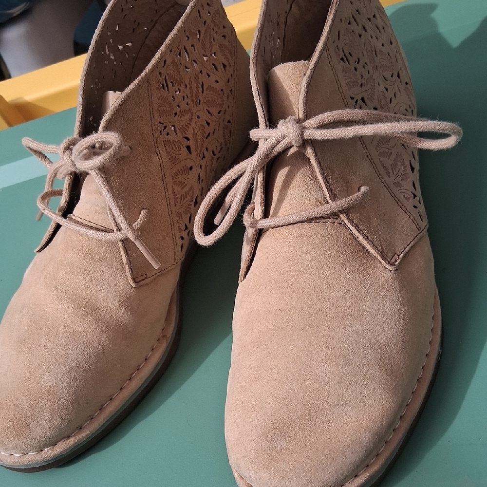 Hush Puppies Lace-Up Tan Boots